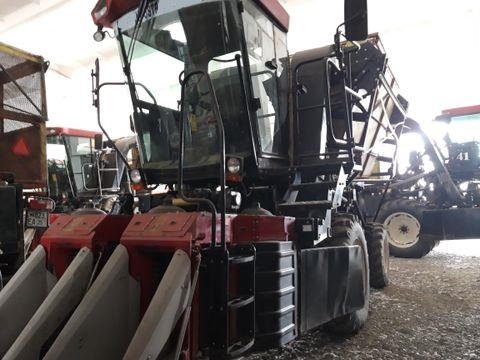 Фото лота: Traktor / Paxta terish mashinasi, фото 1 из 8