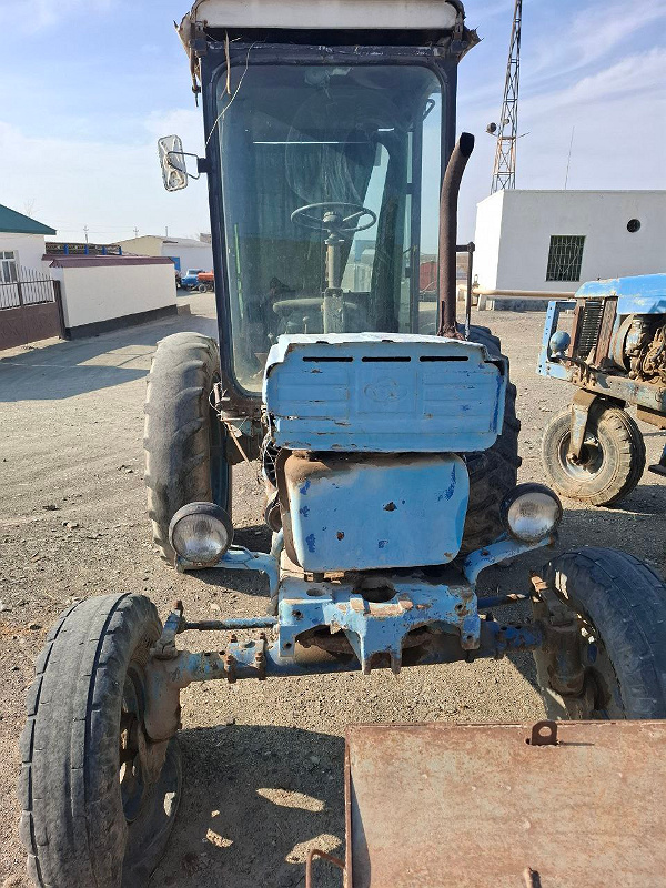 Фото лота: Traktor T-28X4MC, фото 1 из 4