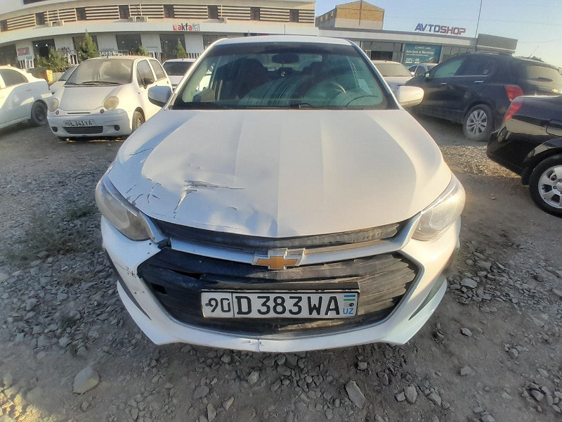 Фото лота: Chevrolet ONIX, фото 1 из 15