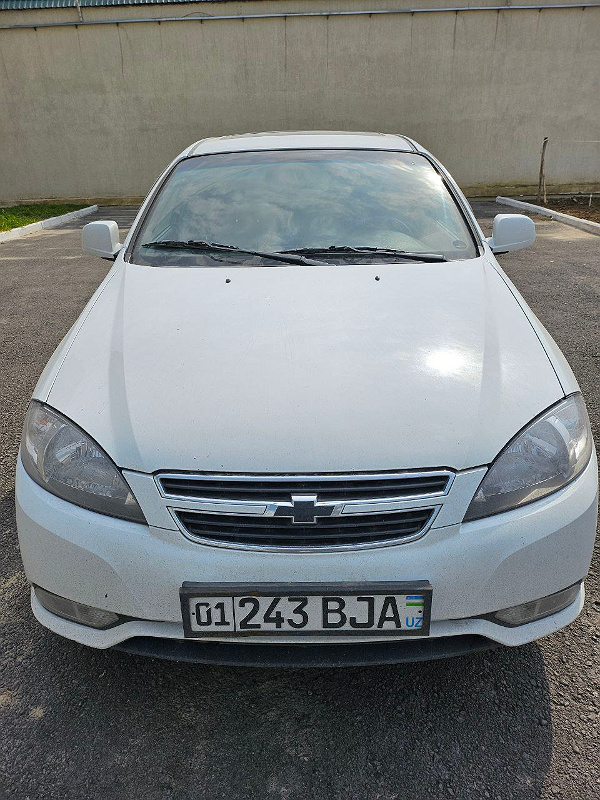 Фото лота: CHEVROLET LACETTI, фото 1 из 8