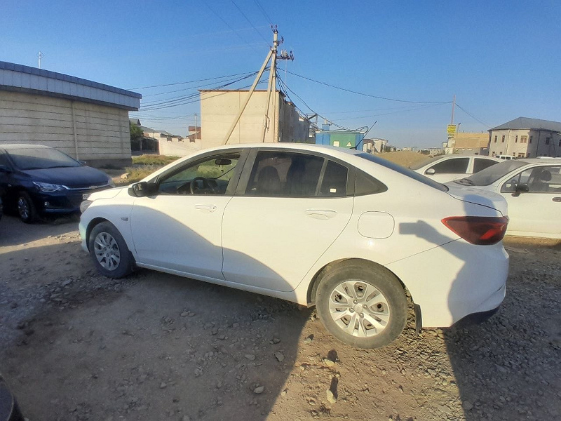 Фото лота: Chevrolet ONIX, фото 4 из 15