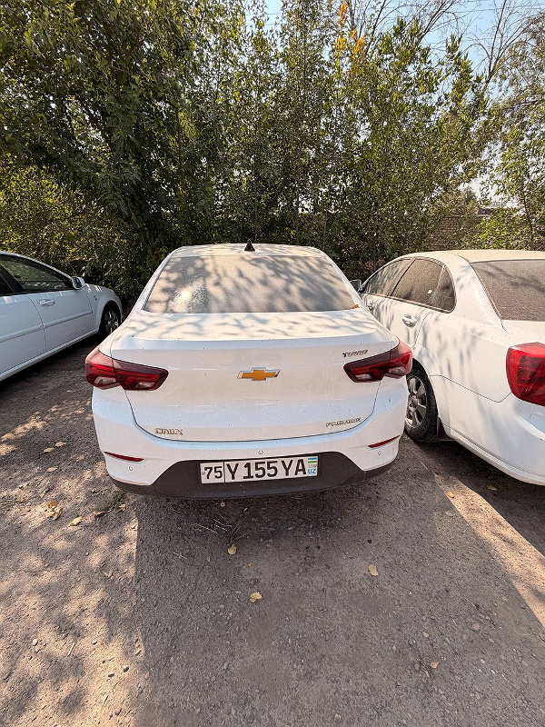 Фото лота: CHEVROLET ONIX, фото 4 из 7
