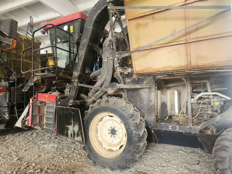 Фото лота: Traktor / Paxta terish mashinasi, фото 4 из 7