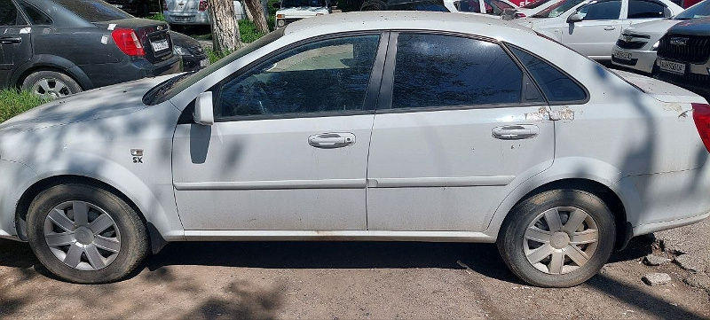 Фото лота: CHEVROLET LACETTI, фото 3 из 4