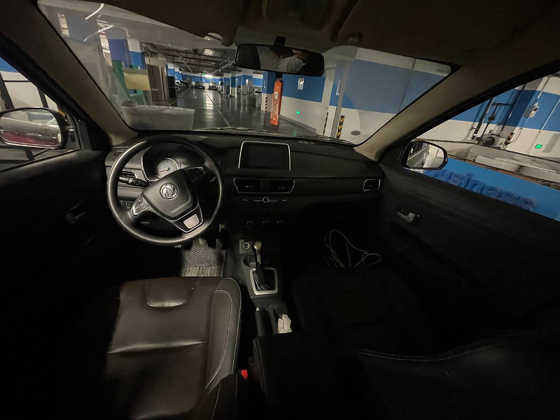 Фото лота: DONGFENG GLORY 330S DXK6440AFF, фото 7 из 8