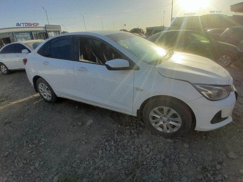 Фото лота: Chevrolet ONIX, фото 3 из 15