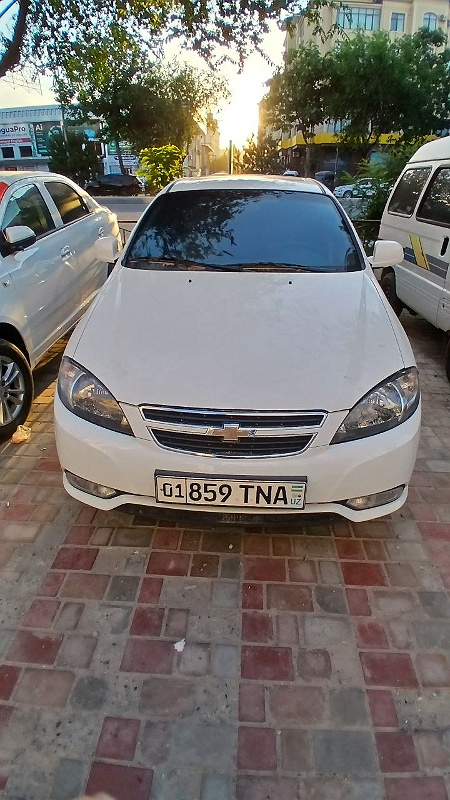 Фото лота: CHEVROLET LACETTI, фото 1 из 8