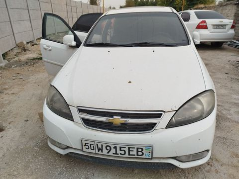 Фото лота: CHEVROLET LACETTI, фото 1 из 10