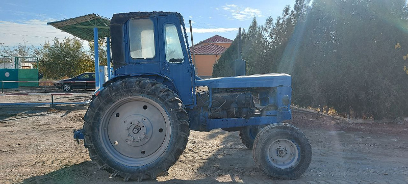 Фото лота: Traktor T-28X4MC, фото 2 из 4