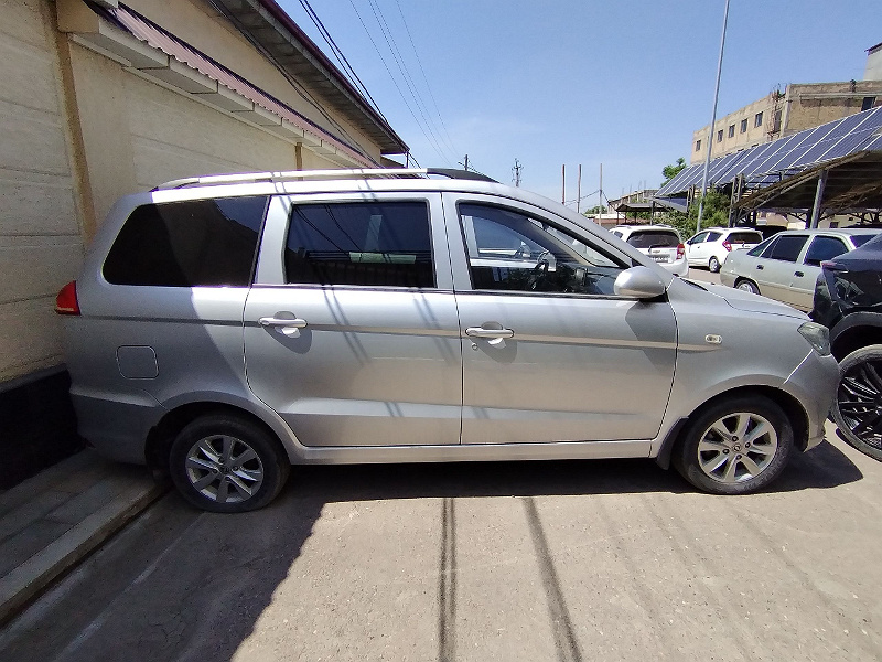 Фото лота: DONGFENG GLORY 330S DXK6440AFF, фото 5 из 9