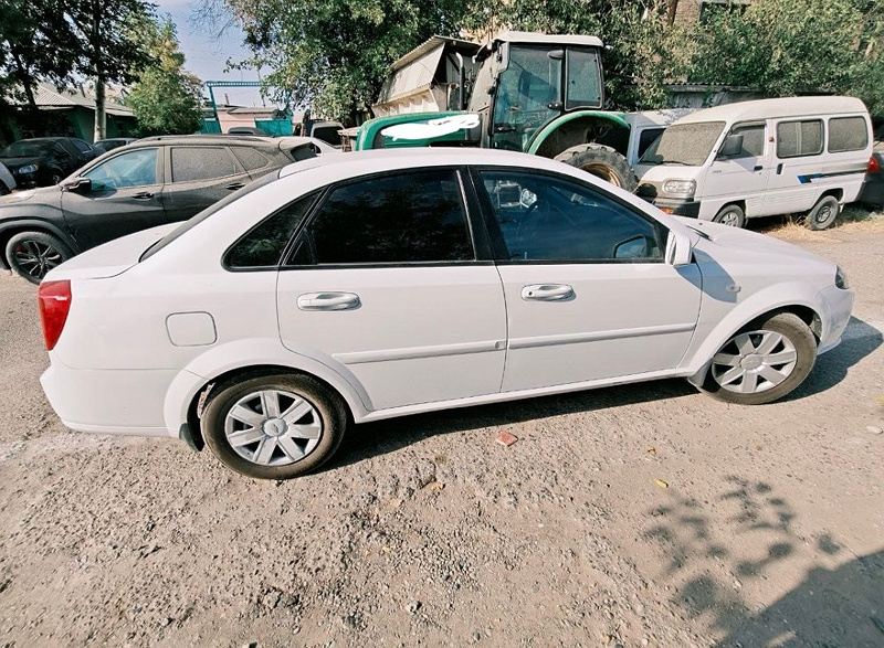 Фото лота: UZ AVTO MOTORS LASETTI L COMFORT, фото 10 из 14