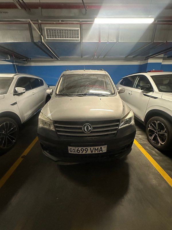 Фото лота: DONGFENG GLORY 330S, фото 1 из 9