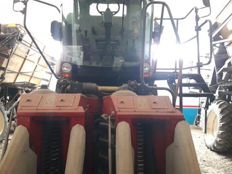 Фото лота: Traktor / Paxta terish mashinasi, фото 1 из 10