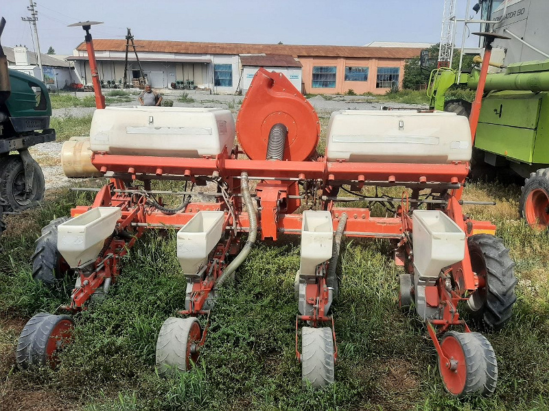 Фото лота: Pnevmatik chiqit ekish seyalkasi KUHN Planter 3M(4 qator), фото 2 из 3