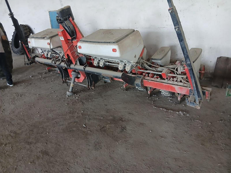 Фото лота: KUHN Planter 3M (8 qator) Penevmatik chigit ekish seyalkasi, фото 4 из 4