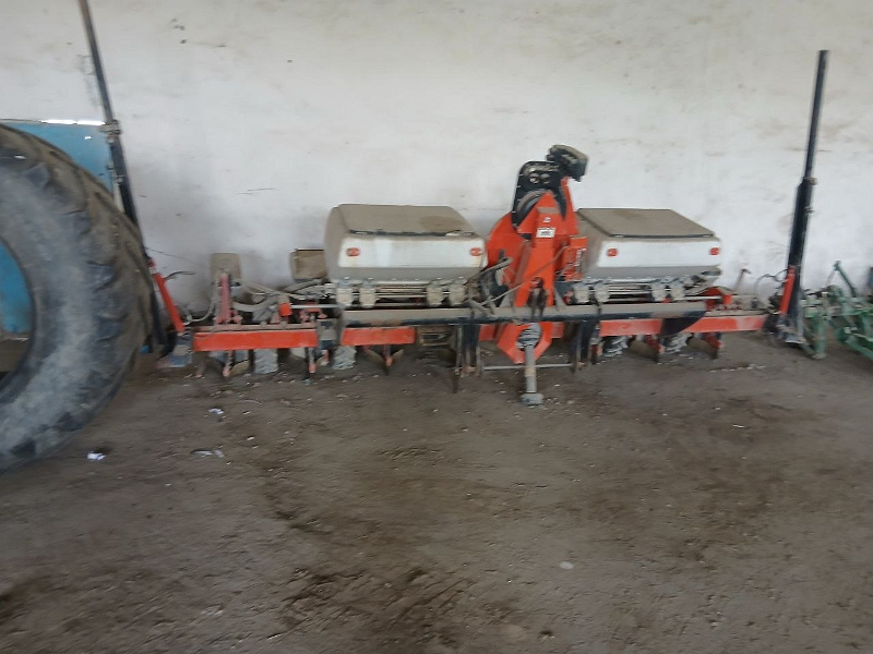Фото лота: KUHN Planter 3M (8 qator) Penevmatik chigit ekish seyalkasi, фото 3 из 4