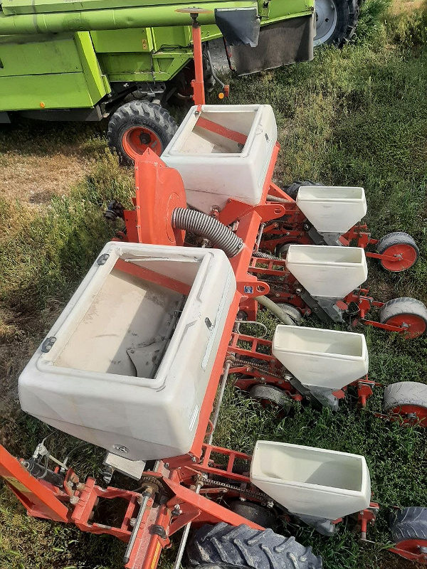 Фото лота: Pnevmatik chiqit ekish seyalkasi KUHN Planter 3M(4 qator), фото 3 из 3
