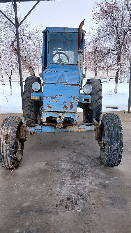 Фото лота: Traktor T-28X4MC, фото 1 из 6