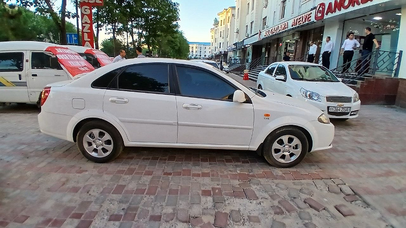Фото лота: CHEVROLET LACETTI, фото 7 из 8