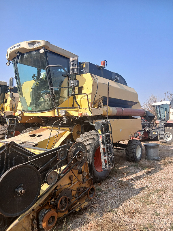 Фото лота: Kombayn New Holland TC-5060  25AA476, фото 3 из 4