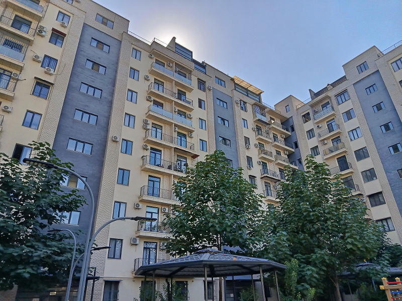 Фото лота: Квартира в многоэтажном доме, фото 1 из 20