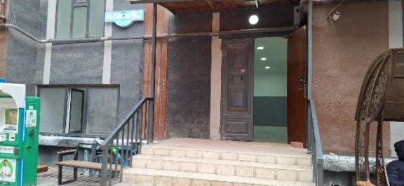 Ko'p qavatli uydagi xonadon