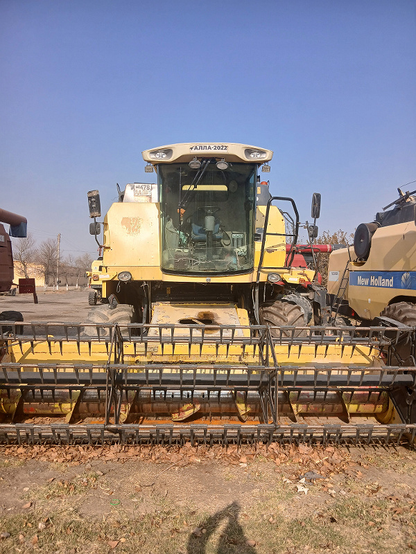 Фото лота: Kombayn New Holland TC-5060  25AA478, фото 1 из 4