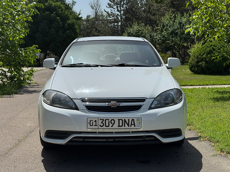 Фото лота: CHEVROLET LACETTI, фото 1 из 10