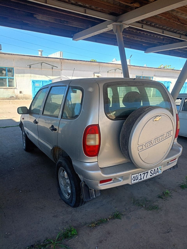 Фото лота: CHEVROLET NIVA 2123, фото 3 из 4