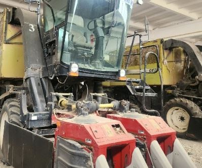 Фото лота: Traktor / Paxta terish mashinasi, фото 1 из 7