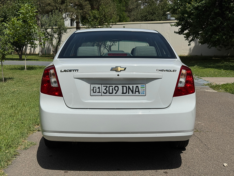 Фото лота: CHEVROLET LACETTI, фото 7 из 10