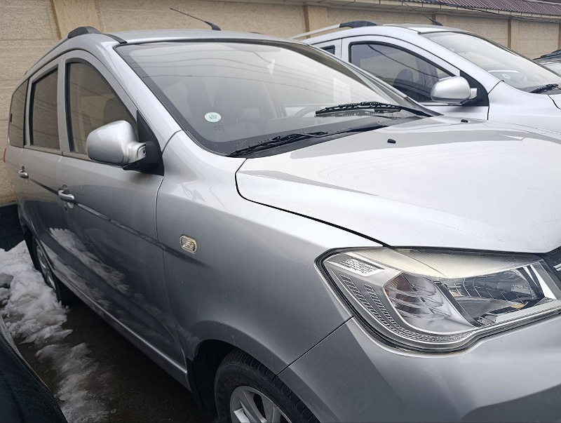 Фото лота: DONGFENG GLORY 330S DXK6440AFF, фото 9 из 9