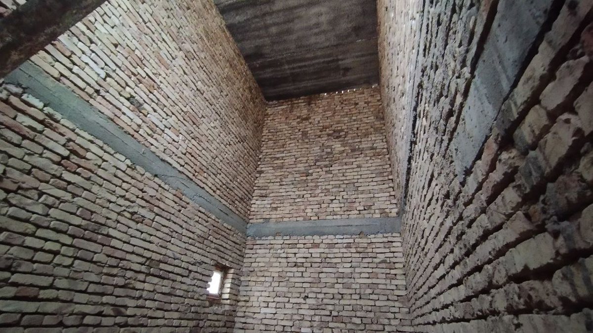 Ko'p qavatli uydagi xonadon