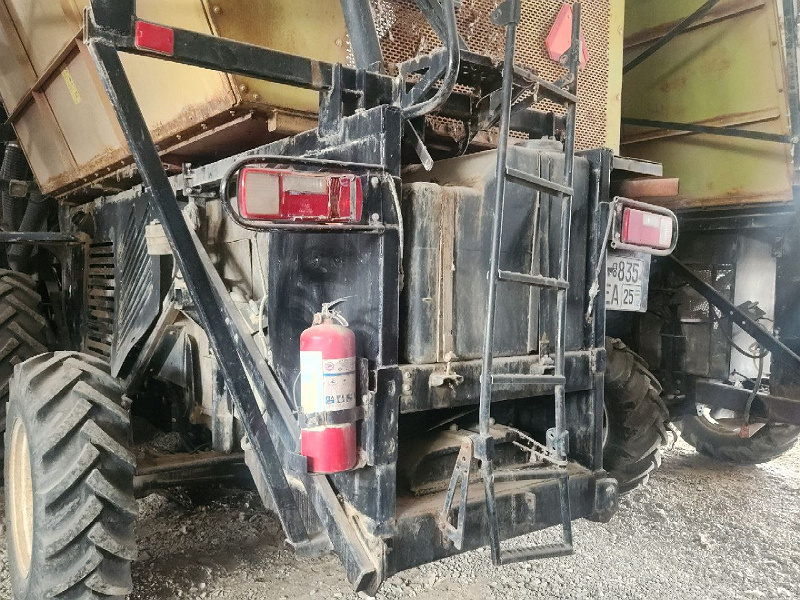 Фото лота: Traktor / Paxta terish mashinasi, фото 2 из 7