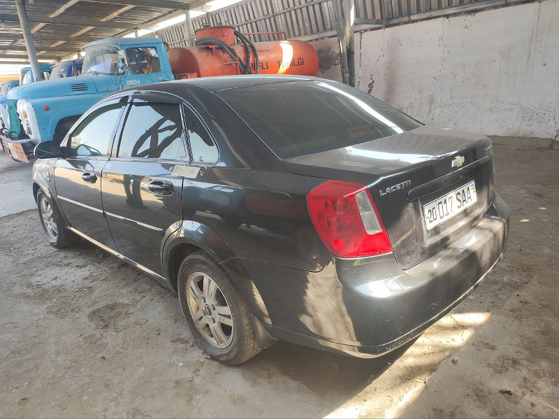 Фото лота: CHEVROLET LACETTI, фото 4 из 6