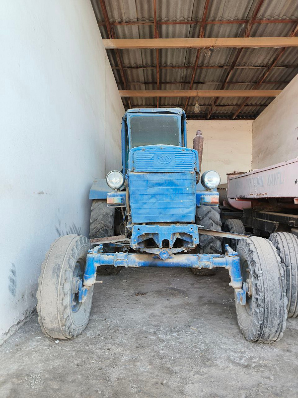 Фото лота: Traktor T-28X4M, фото 1 из 4