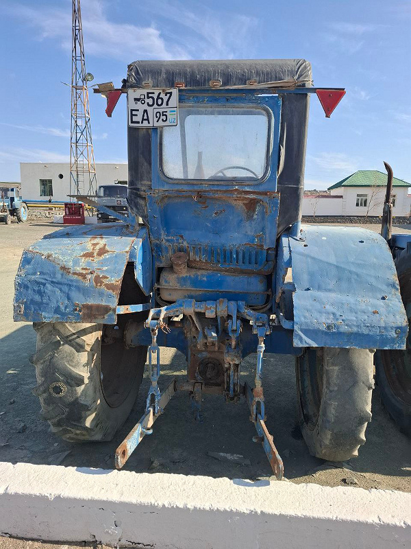 Фото лота: Traktor T-28X4MC, фото 4 из 6