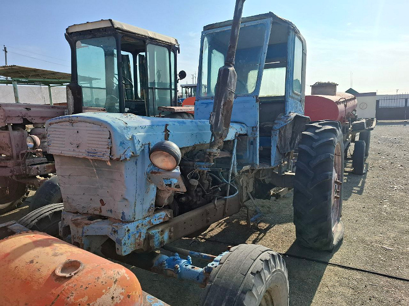 Фото лота: Traktor T-28X4MC, фото 2 из 4