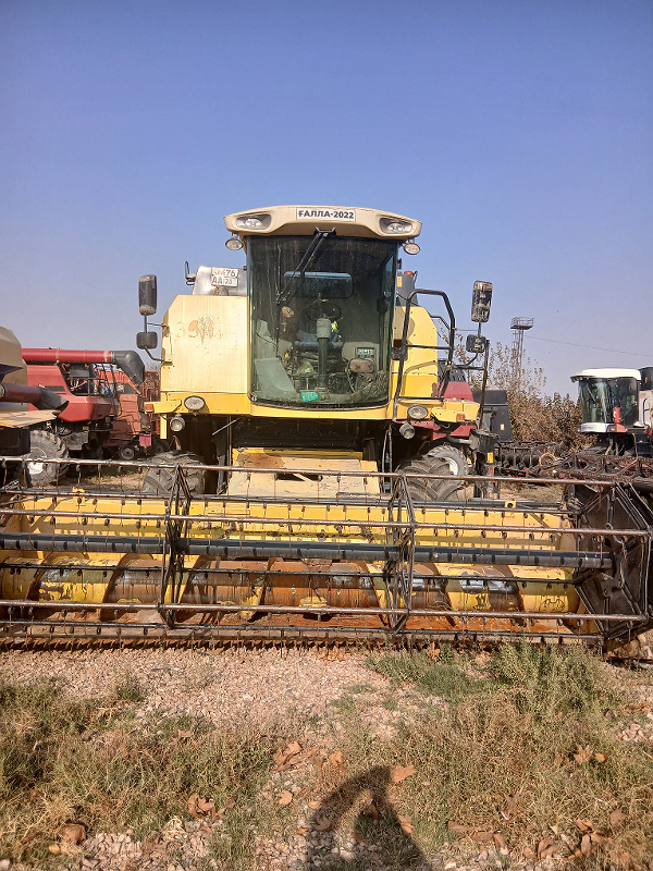 Фото лота: Kombayn New Holland TC-5060  25AA476, фото 1 из 4