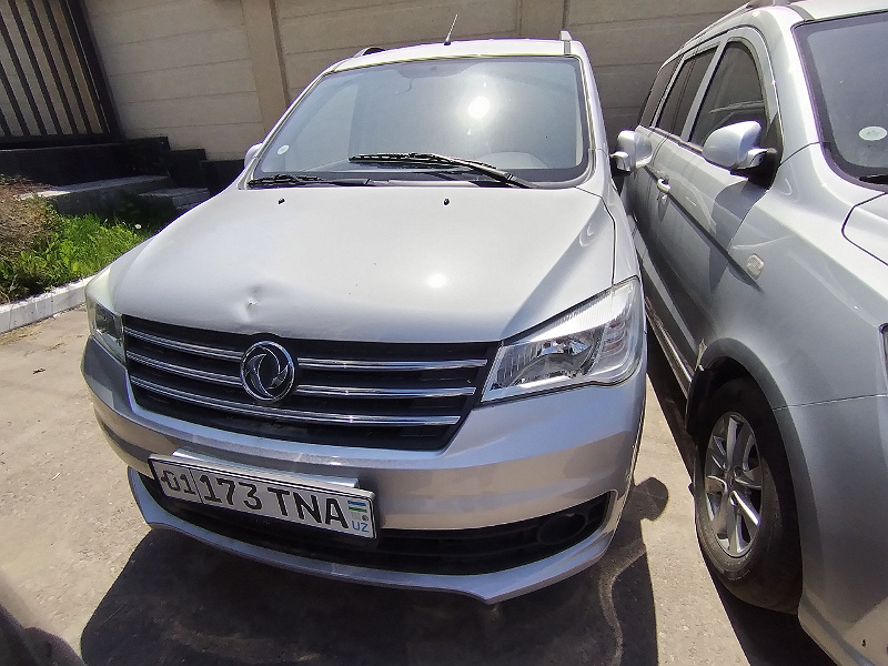 Фото лота: DONGFENG GLORY 330S DXK6440AFF, фото 1 из 9
