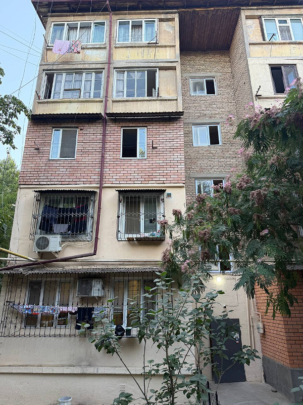Фото лота: Квартира в многоэтажном доме, фото 1 из 9