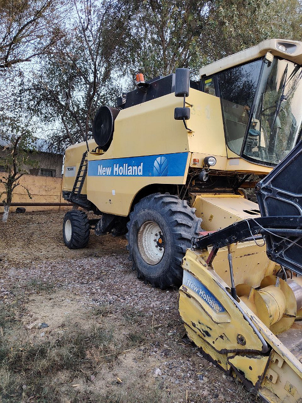 Фото лота: Kombayn New Holland TC-5060  25AA480, фото 2 из 4
