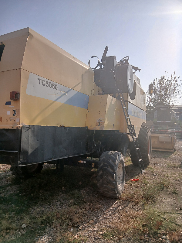 Фото лота: Kombayn New Holland TC-5060  25AA477, фото 4 из 4
