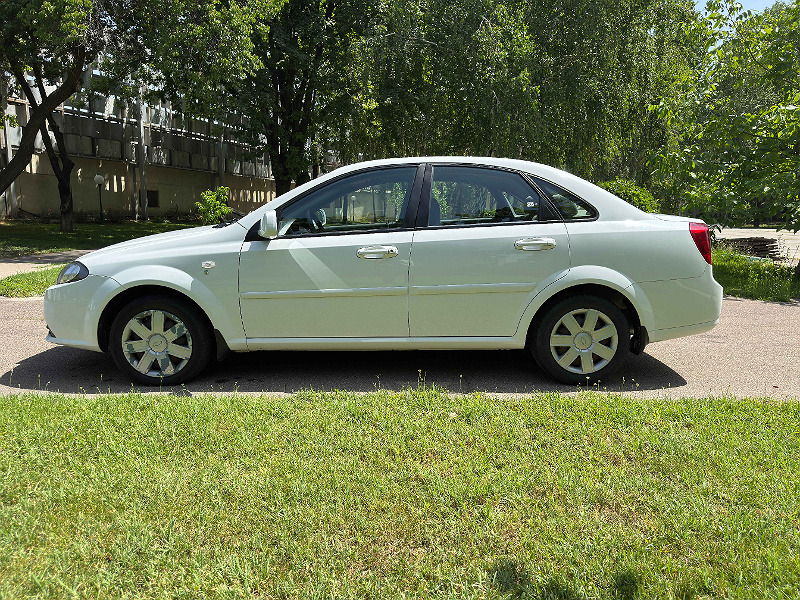 Фото лота: CHEVROLET LACETTI, фото 5 из 10