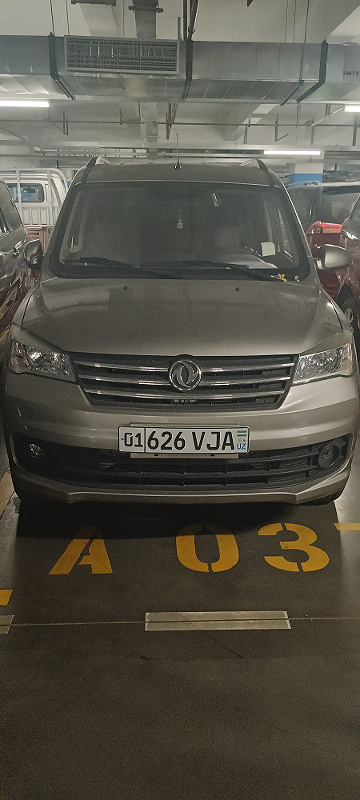 Фото лота: DONGFENG GLORY 330S DXK6440AFF, фото 1 из 7