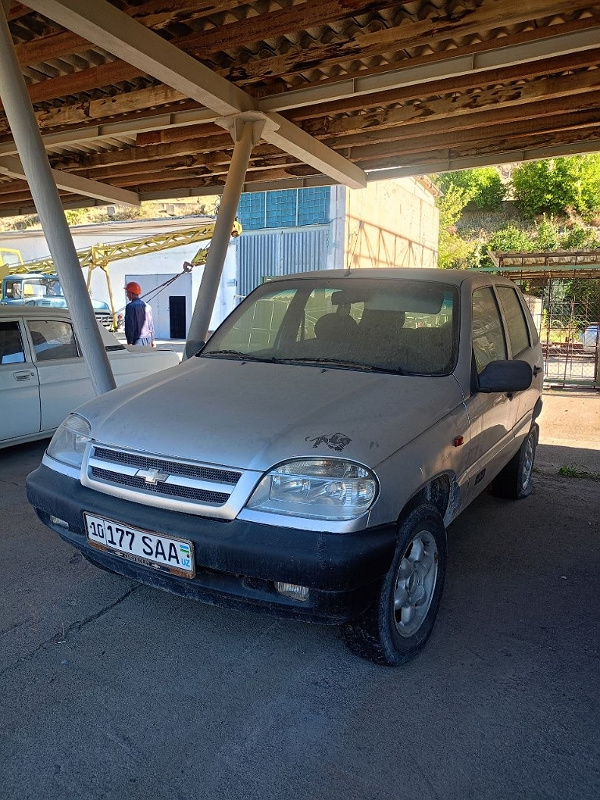 Фото лота: CHEVROLET NIVA 2123, фото 4 из 4