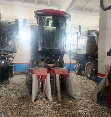 Фото лота: Traktor / Paxta terish mashinasi, фото 1 из 6