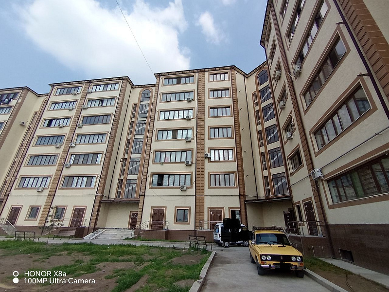 Фото лота: Квартира в многоэтажном доме, фото 1 из 9