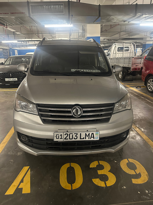 Фото лота: DONGFENG GLORY 330S DXK6440AFF, фото 1 из 8