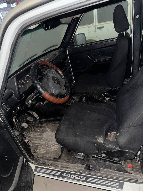 Фото лота: LADA NIVA 4x4, фото 4 из 10